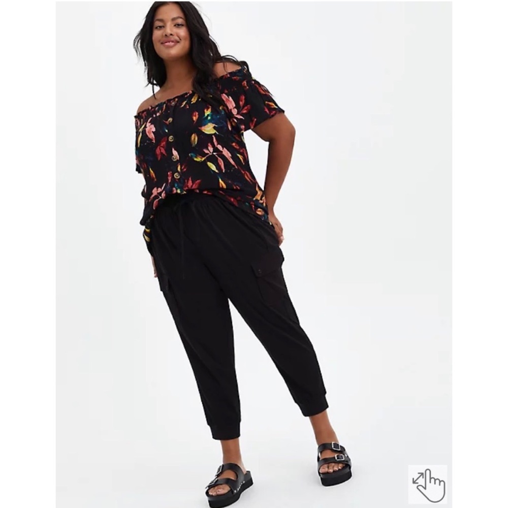 NWT TORRID Black Smocked Cold Shoulder Leaf Print - Picture 5 of 7